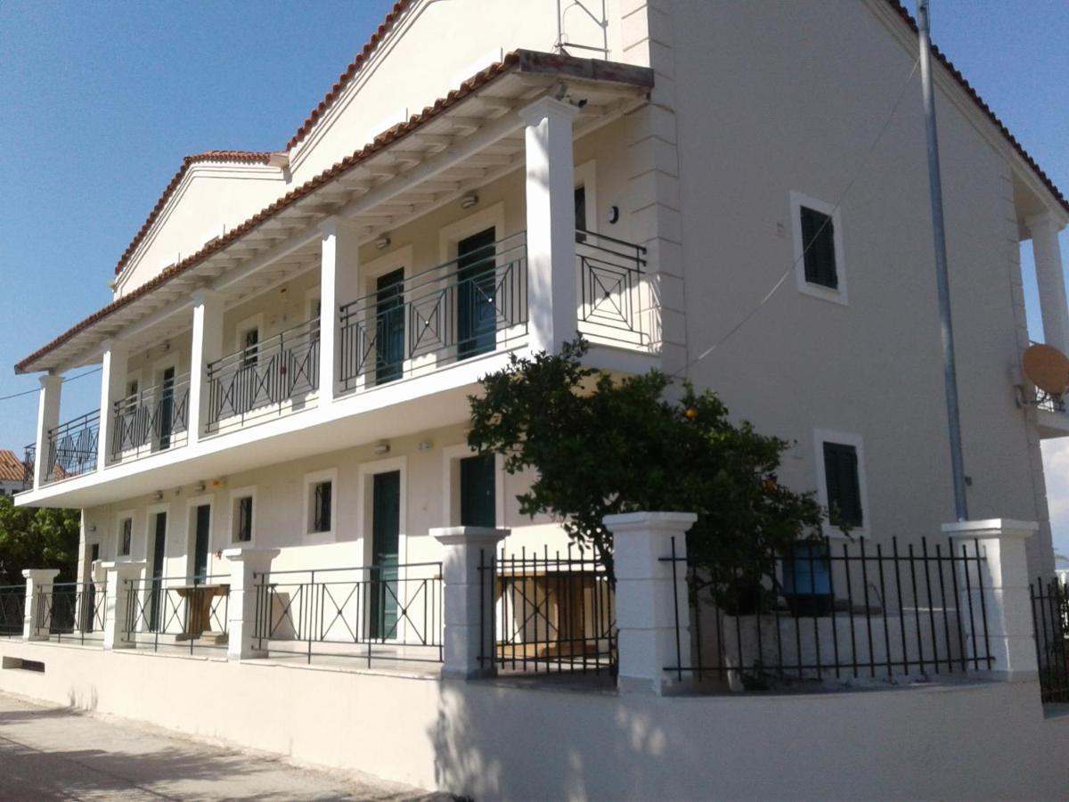 Umbrella Beach Apartments Кавос Екстер'єр фото
