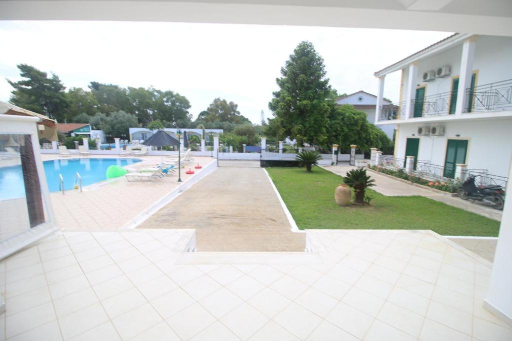 Umbrella Beach Apartments Кавос Екстер'єр фото